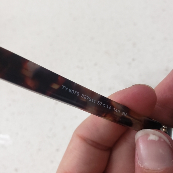 Tory burch aviator sunglasses like new - Picture 5 of 5